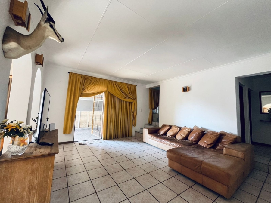 4 Bedroom Property for Sale in Oos Einde North West